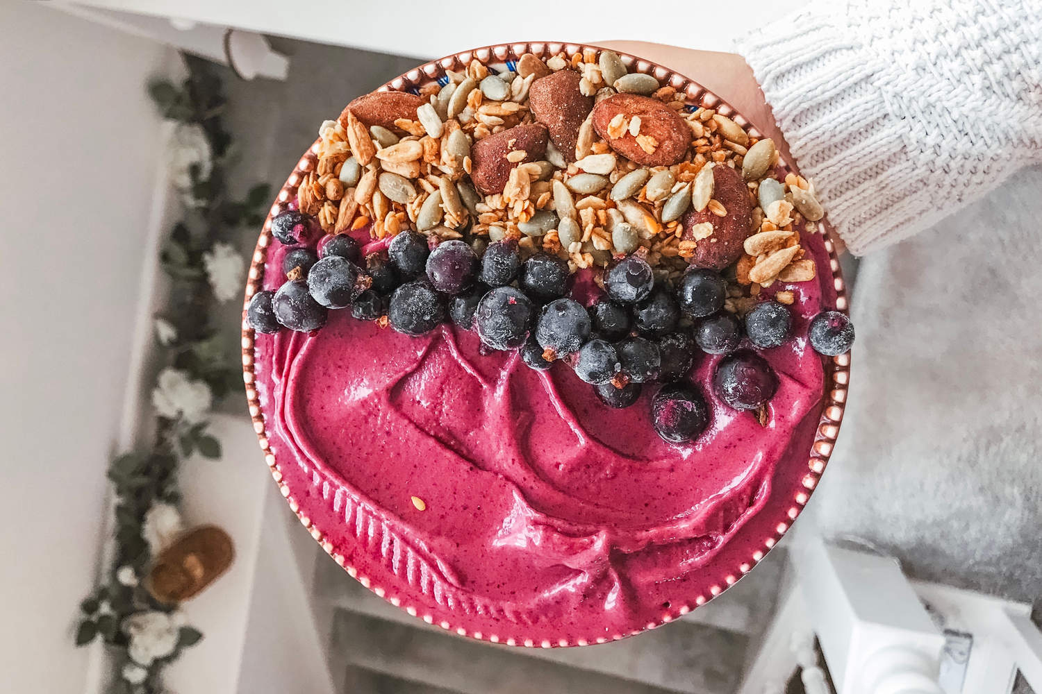 Smoothiebowl med hindbær og blåbær